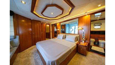 2006 FERRETTI YACHTS 881 - photo 6