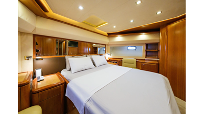 2006 FERRETTI YACHTS 881 - photo 12