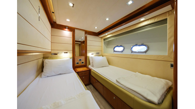 2006 FERRETTI YACHTS 881 - photo 14