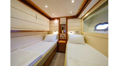 2006 FERRETTI YACHTS 881 - photo 15