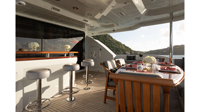 2005 PALMER JOHNSON Raised Pilothouse - photo 7