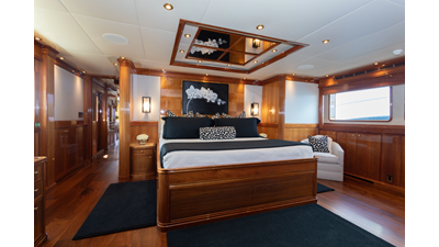 2005 PALMER JOHNSON Raised Pilothouse - photo 15