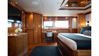 2005 PALMER JOHNSON Raised Pilothouse - photo 18