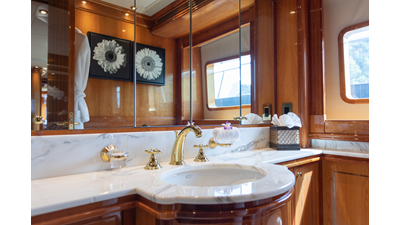 2005 PALMER JOHNSON Raised Pilothouse - photo 21