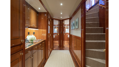 2005 PALMER JOHNSON Raised Pilothouse - photo 22