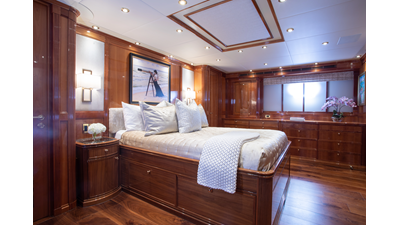 2005 PALMER JOHNSON Raised Pilothouse - photo 23
