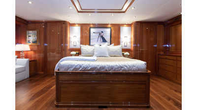 2005 PALMER JOHNSON Raised Pilothouse - photo 24