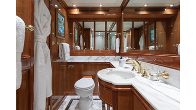 2005 PALMER JOHNSON Raised Pilothouse - photo 27