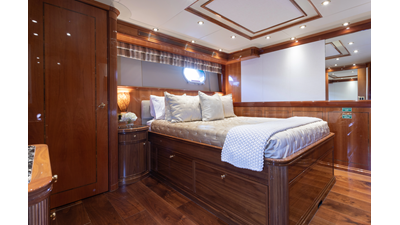 2005 PALMER JOHNSON Raised Pilothouse - photo 28