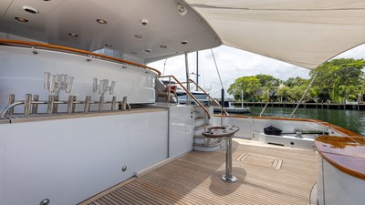 1998 TRINITY YACHTS 144 Sport Fisherman - photo 10