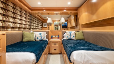 1998 TRINITY YACHTS 144 Sport Fisherman - photo 36