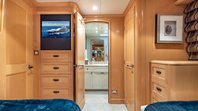 1998 TRINITY YACHTS 144 Sport Fisherman - photo 37
