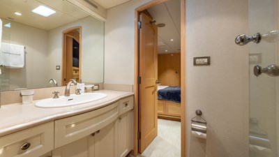 1998 TRINITY YACHTS 144 Sport Fisherman - photo 46