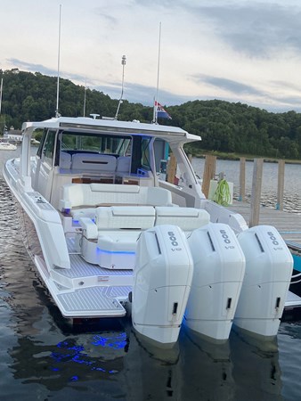 2023 TIARA YACHTS 48 LS
