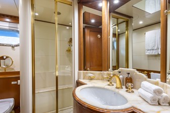 2000 BENETTI YACHTS Golden bay series - photo 16