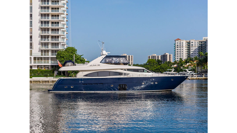 2006 FERRETTI YACHTS 830