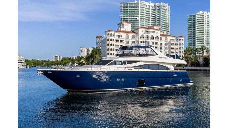 2006 FERRETTI YACHTS 830