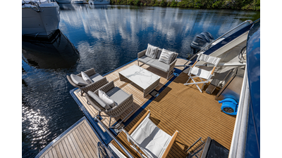 2006 FERRETTI YACHTS 830 - photo 9