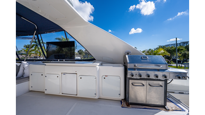 2006 FERRETTI YACHTS 830 - photo 23
