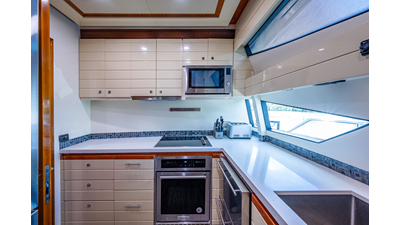 2006 FERRETTI YACHTS 830 - photo 41