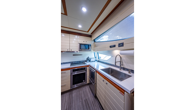 2006 FERRETTI YACHTS 830 - photo 42