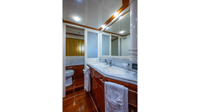 2006 FERRETTI YACHTS 830 - photo 50