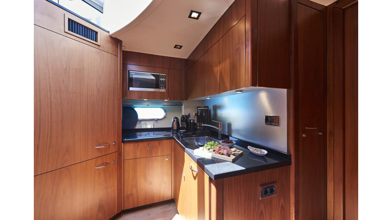 2010 SUNSEEKER Predator 64
