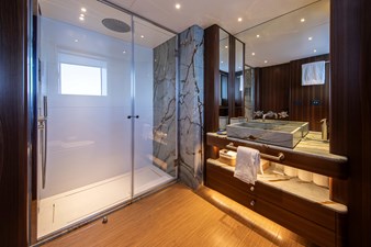 2025 BENETTI YACHTS B.Yond 37M - photo 18