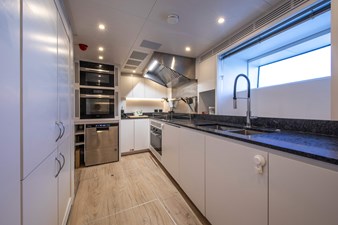 2025 BENETTI YACHTS B.Yond 37M - photo 25