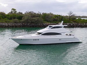 2022 WARREN YACHTS 87 Skylounge Motor Yacht - photo 2