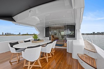 2022 WARREN YACHTS 87 Skylounge Motor Yacht - photo 10