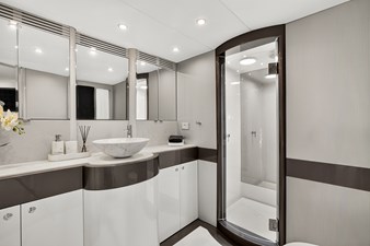 2022 WARREN YACHTS 87 Skylounge Motor Yacht - photo 29