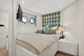 2022 WARREN YACHTS 87 Skylounge Motor Yacht - photo 30