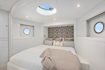 2022 WARREN YACHTS 87 Skylounge Motor Yacht - photo 32