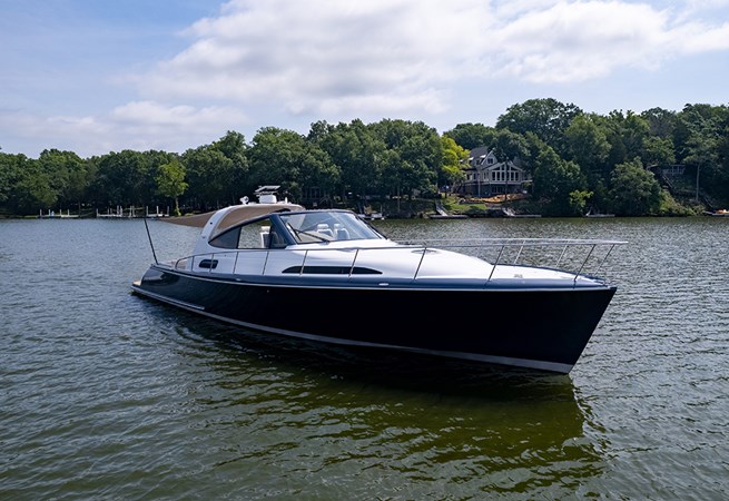 Stbd bow profile