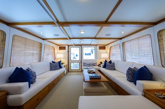 2003 NEW ENGLAND BOATWORKS Enclosed Raised Pilothouse - photo 10