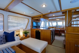 2003 NEW ENGLAND BOATWORKS Enclosed Raised Pilothouse - photo 11