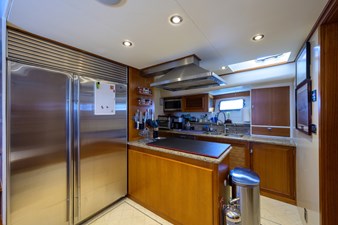 2003 NEW ENGLAND BOATWORKS Enclosed Raised Pilothouse - photo 19