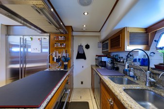 2003 NEW ENGLAND BOATWORKS Enclosed Raised Pilothouse - photo 20