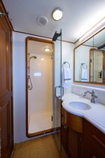 2003 NEW ENGLAND BOATWORKS Enclosed Raised Pilothouse - photo 26