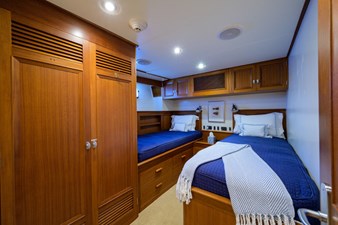2003 NEW ENGLAND BOATWORKS Enclosed Raised Pilothouse - photo 27