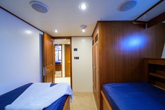 2003 NEW ENGLAND BOATWORKS Enclosed Raised Pilothouse - photo 28