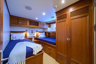 2003 NEW ENGLAND BOATWORKS Enclosed Raised Pilothouse - photo 30