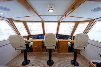 2003 NEW ENGLAND BOATWORKS Enclosed Raised Pilothouse - photo 34