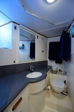 2003 NEW ENGLAND BOATWORKS Enclosed Raised Pilothouse - photo 41