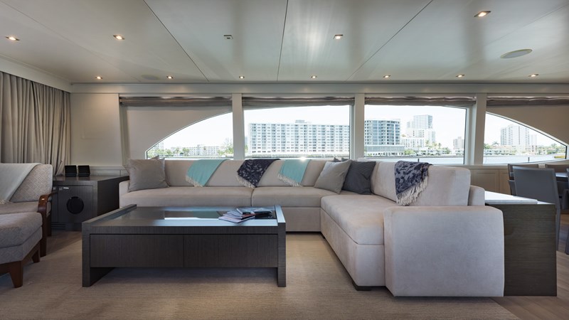 Salon to port