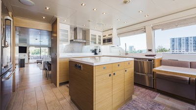 2016 HARGRAVE CUSTOM YACHTS Flybridge Motor Yacht - photo 10