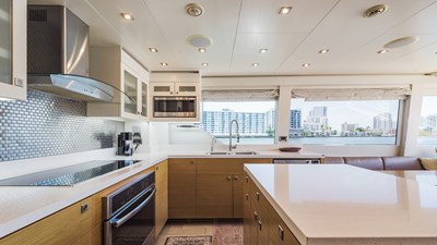 2016 HARGRAVE CUSTOM YACHTS Flybridge Motor Yacht - photo 11