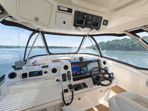2010 SEA RAY 580 Sedan Bridge - photo 19