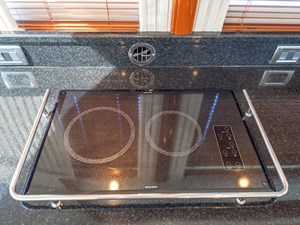 2010 SEA RAY 580 Sedan Bridge - photo 31